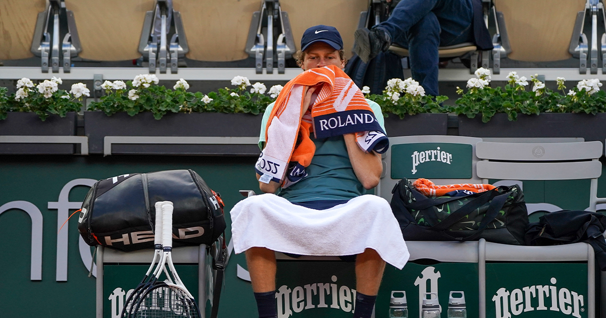 Sinner malore Roland Garros: cosa è successo contro Cerundolo