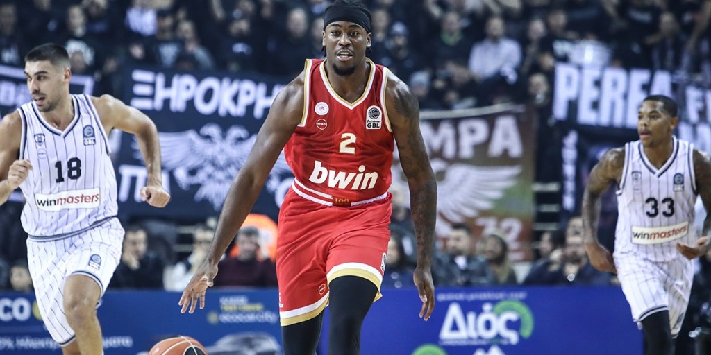 Moses Wright in campo con l’Olimpia Milano, nuovo centro biancorosso per la prossima stagione.
