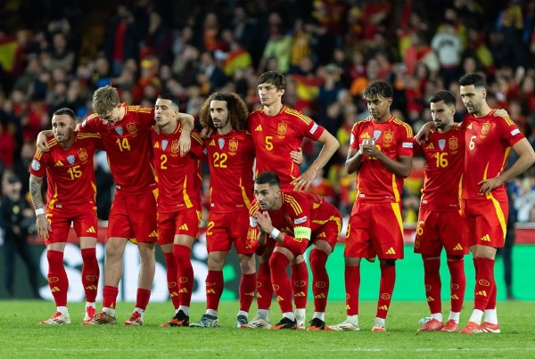 Calciatori della Nazionale spagnola festeggiano la vittoria del Mondiale 2026 dopo il successo nella finale.