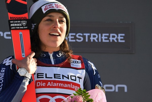 Federica Brignone operazione, sciatrice alpina sulla neve durante una discesa in montagna.