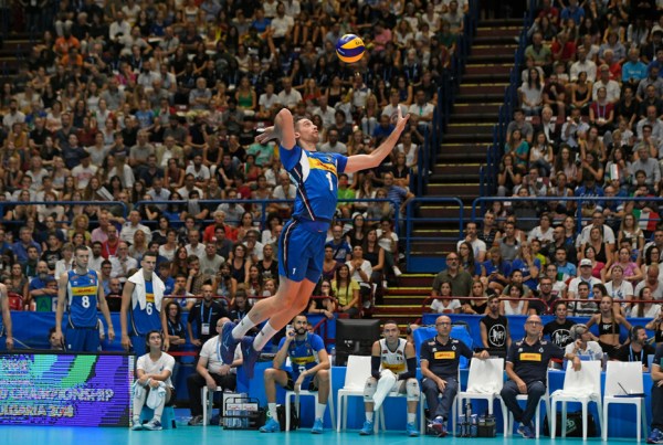 Italia-Slovenia 3-2 agli Europei di volley 2026 con gli Azzurri in festa dopo la quinta vittoria.