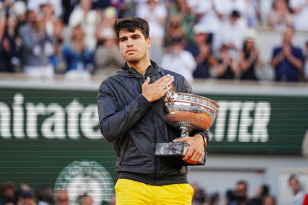 Alcaraz eliminato a Shanghai: Bergs firma la sorpresa 13 Alcaraz eliminato a Shanghai: Carlos Alcaraz in primo piano sul campo,